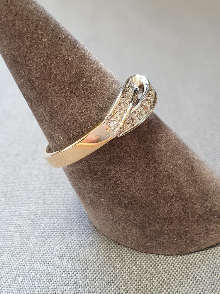 Ring med stenar 56,0 3,3gr 18K