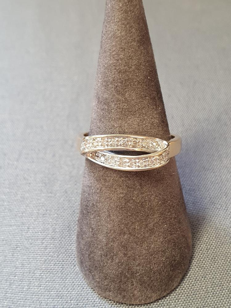 Ring med stenar 56,0 3,3gr 18K