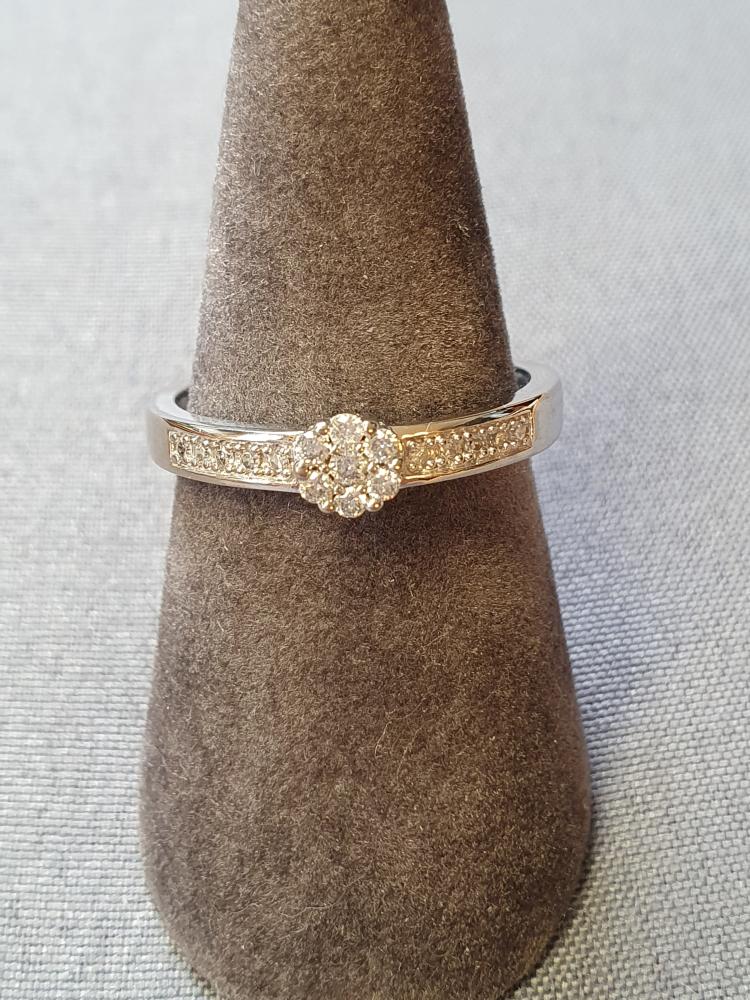 Ring m diamanter 56,0 3,0gr 18Kvg
