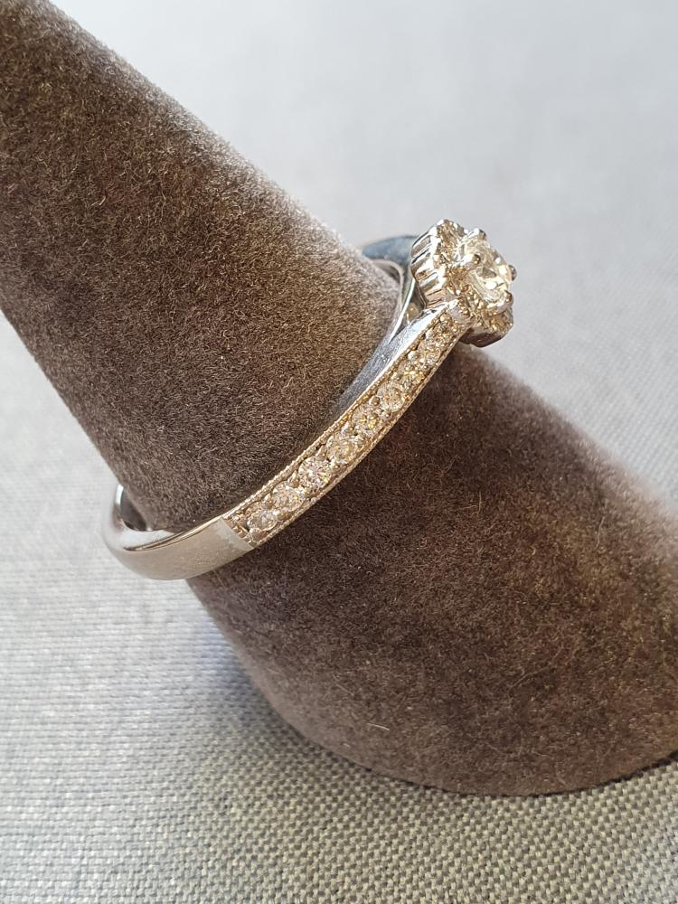 Ring m diamanter 58,0 4,4gr 18Kvg