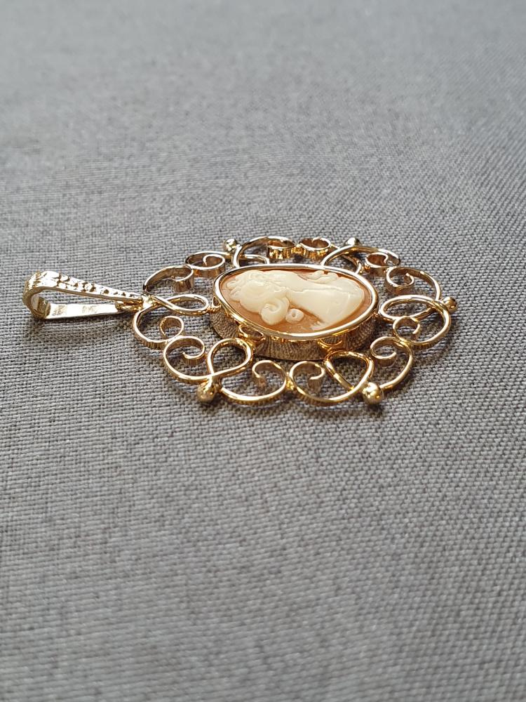 Hängsmycke m camé 3,2gr 18K