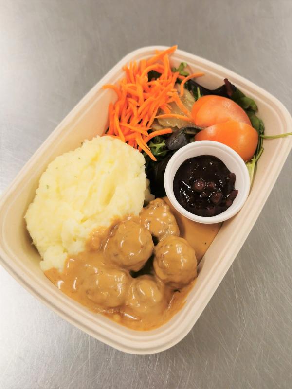 Köttbullar med potatismos och gräddsås