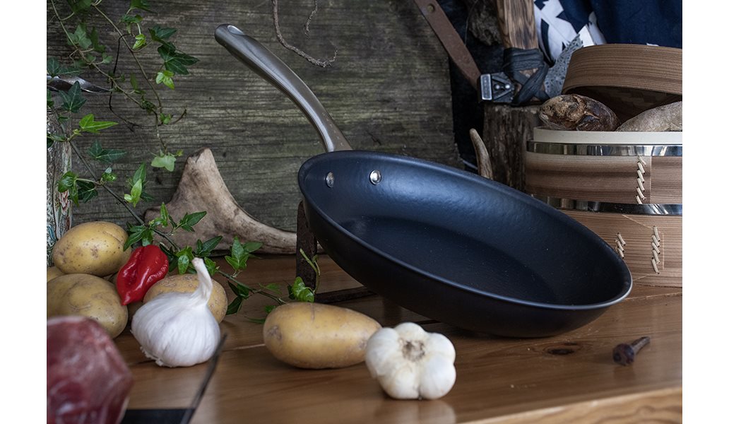 Blue Carbon Stekpanna Kolstål Ø24cm