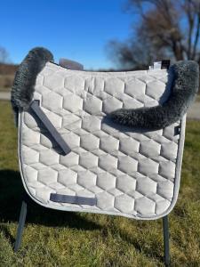 mattes dressyrschabrak med inbyggd padd