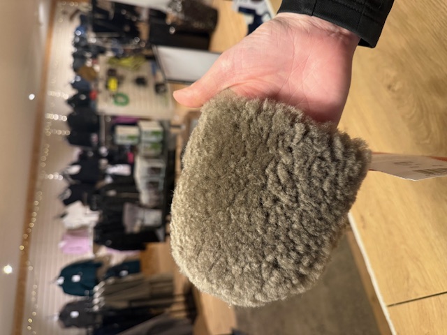 Liten Putsvante i Fårskinn