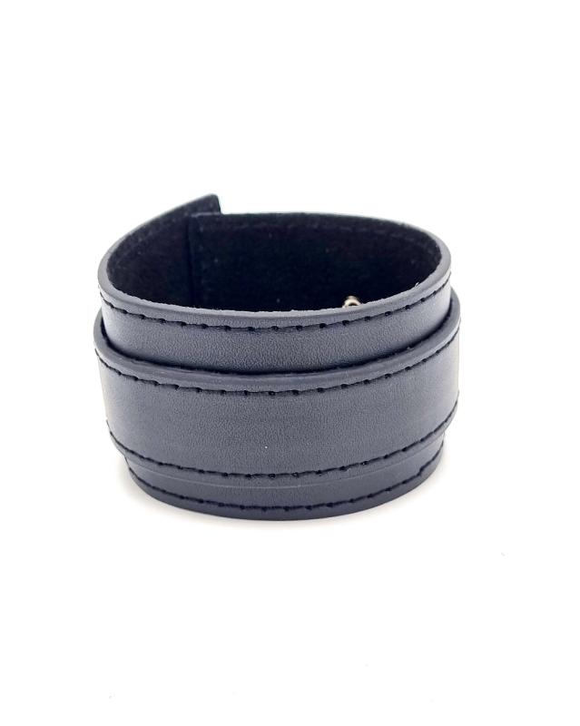 Black bracelet in artificial leather with buckle