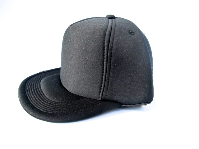 Black snapcap