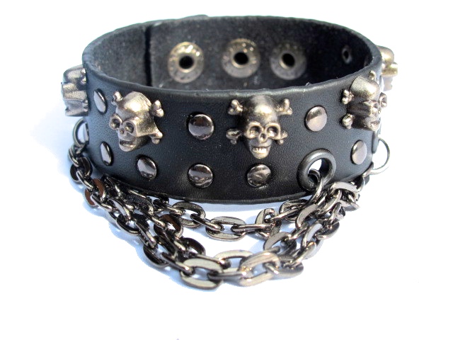 Leather bracelet with skulls and chains
