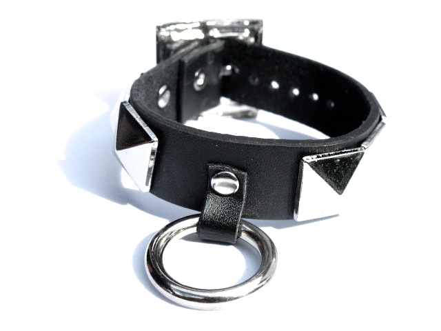 Leather bracelet with ring and rivets