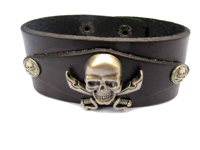 Leather bracelet with a pirate skull