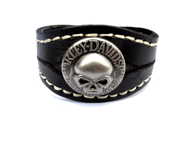 Black leather bracelet with skull