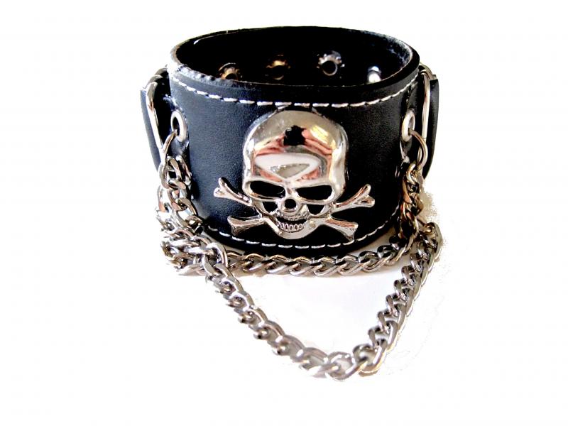 BLACK LEATHER BAND WITH SKULL AND CHAINS