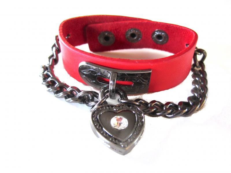 RED LEATHER BAND WITH HEART AND CHAIN