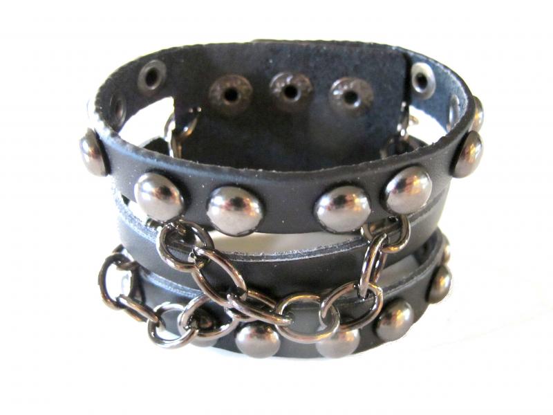 LEATHER BAND WITH RUONDS RIVETS AND CHAINS
