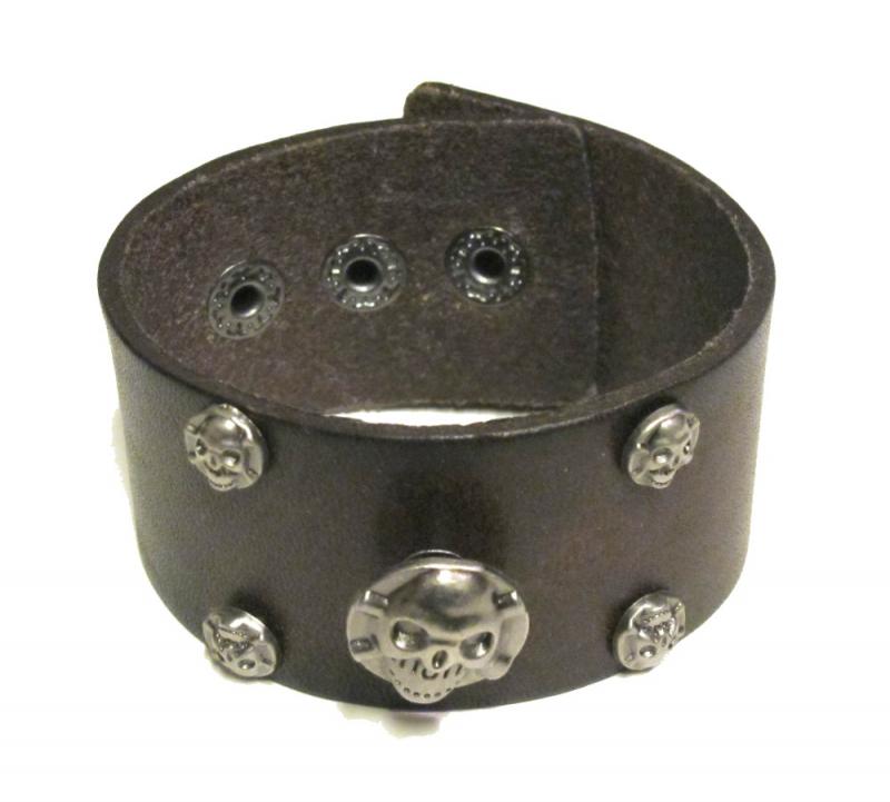 Leather bracelet with skulls