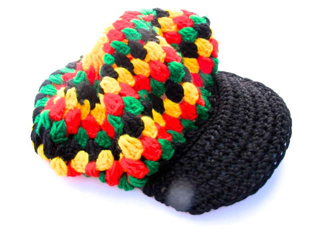 Knitted dreadlock cap with rasta screen