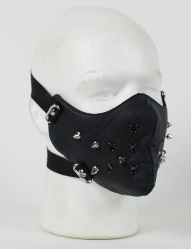 HALF FACE MASK WITH RIVETS