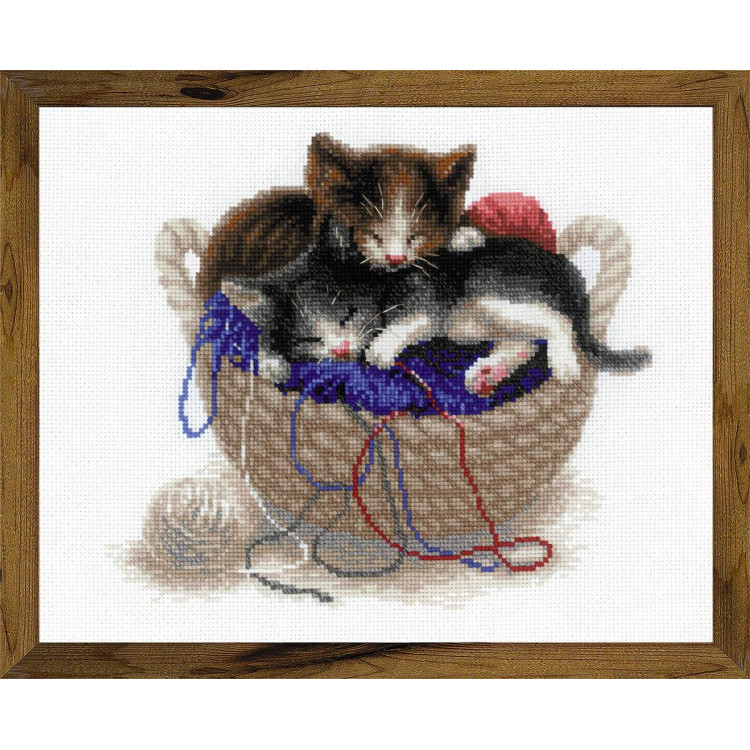 Embroidery Kit Kittens in a bbasket. 24x30 cm.