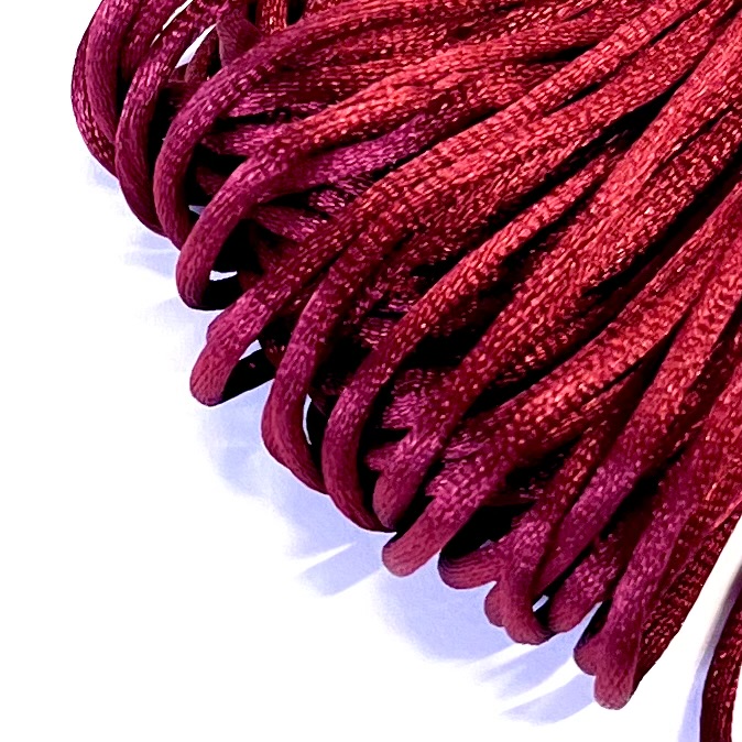 Satintråd / Rattail ca.20 m. Burgundy.