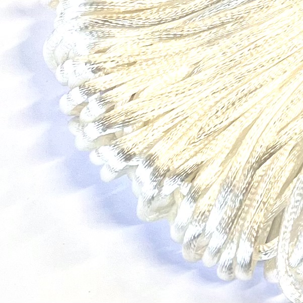 Satintråd / Rattail ca.20 m. Pearl White.