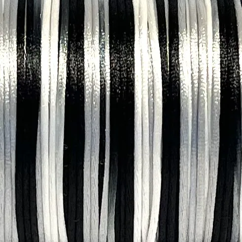 Satintråd/Rattail 1 mm. Rainbow Black.