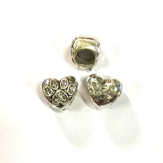 Heart beads with rhinestones, 3 pcs