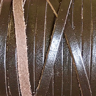 Europeiskt lädersnöre platt 3 mm.