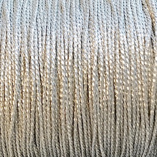 10 m. Glittrande silvertråd 1,2 mm.
