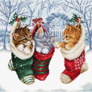Embroidery kit "Snowy Kitties" 24x24 cm