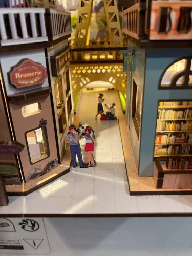 Paris: Tiny Adventures Book Nook