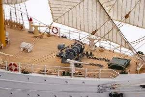 Esmeralda Special Edition - Wooden hull 1:100