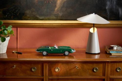 LEGO Icons Jaguar E-Type 11381