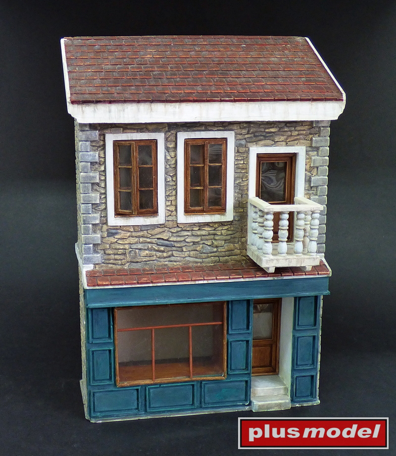 House with shop 1/35