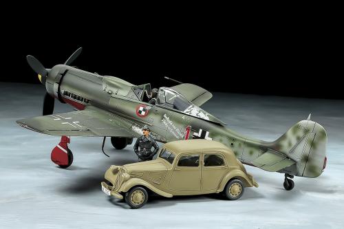 Focke-Wulf Fw190 D-9 JV44 & Citroen 11CV Staff Car Set 1/48