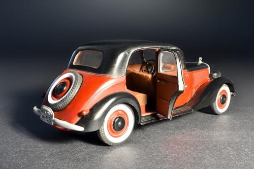 German Passenger Car Type 170V Saloon 4 doors 1:35