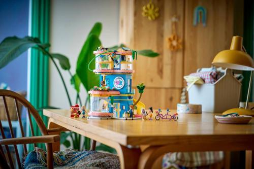 LEGO Friends Vännernas klubbhus i Heartlake City 42689