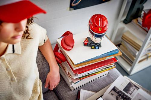 LEGO Editions Formula 1 Scuderia Ferrari HP Charles Leclerc hjälm 43014