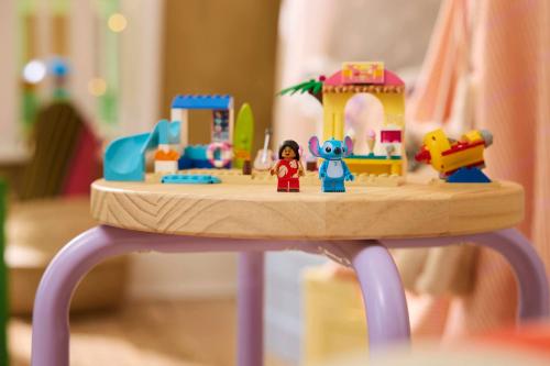 LEGO Disney Classic Skoj på stranden med Lilo & Stitch 43280