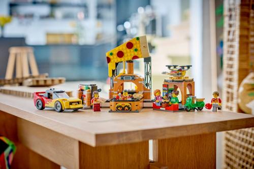LEGO City Pizzahemkörning med fordon 60496