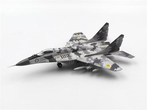 'Radar Hunter' MiG-29 '9-13' Ukrainian Fighter with HARM missiles 1/72