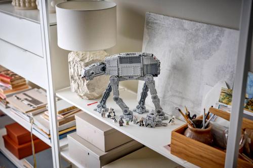 LEGO Star Wars Imperial Remnant AT-AT™ with INT-4 75454