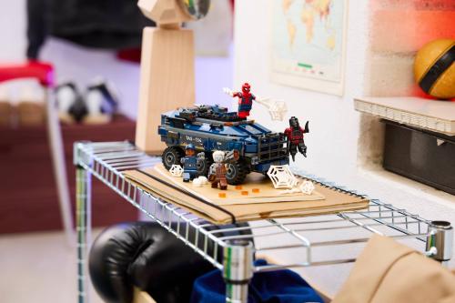 LEGO Super Heroes Spider-Mans fängelsetransportjakt 76349