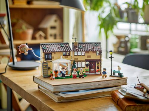 LEGO Harry Potter Bokstöd: Privet Drive: faster Marges besök 76451