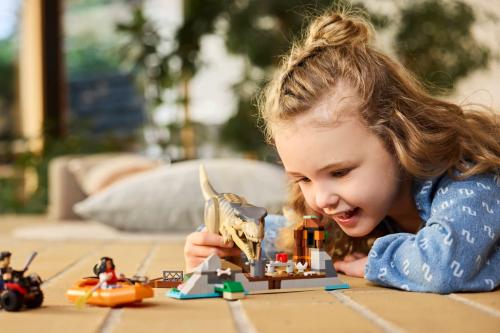 LEGO Jurassic World Flodflykt med T. rex 76975