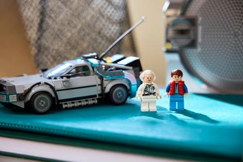 LEGO Speed Champions Tidsmaskinen från Tillbaka till framtiden 77256