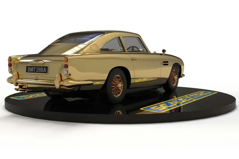 Scalextric Aston Martin DB5 - James Bond 'Goldfinger' - Gold Edition