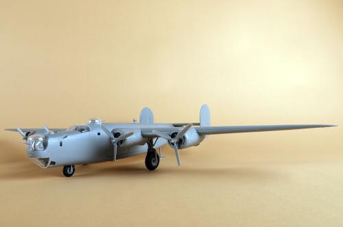 US B-24J Liberator 1/48