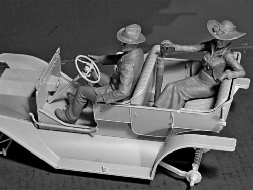 American Motorists (1910s) 1 male, 1 female figures 1/24