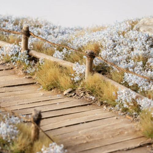 Gamer's Grass: Light Blue Lilac Flowers