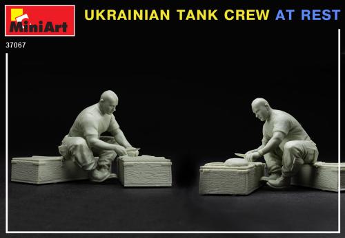 UKRAINIAN TANK CREW AT REST 1/35
